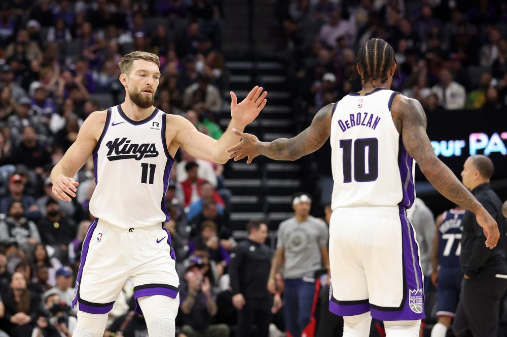 替补席上的 替补席上的